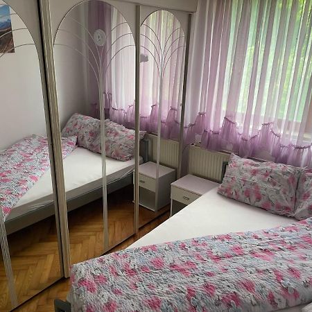 Slatka Sobica Za Dvoje Sa Upotrebom Zajednicke Kuhinje I Kupaonice Ζάγκρεμπ Εξωτερικό φωτογραφία