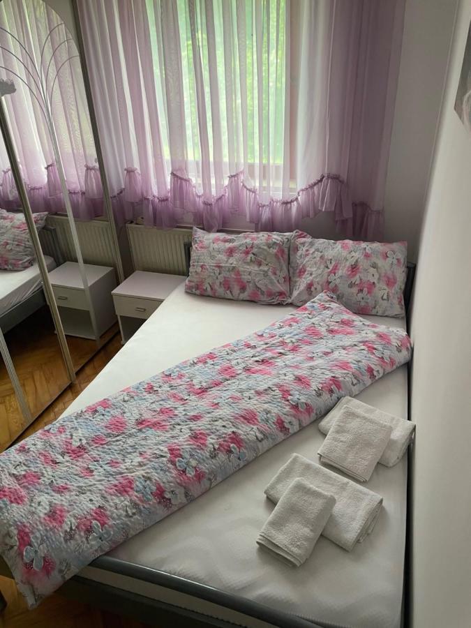 Slatka Sobica Za Dvoje Sa Upotrebom Zajednicke Kuhinje I Kupaonice Ζάγκρεμπ Εξωτερικό φωτογραφία